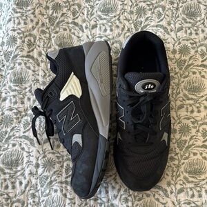 New Balance 580 Men's Black and Gray Sneakers
